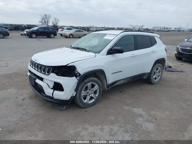 Jeep Compass Latitude 4x4 2023 3C4NJDBN6PT528092 Image 2
