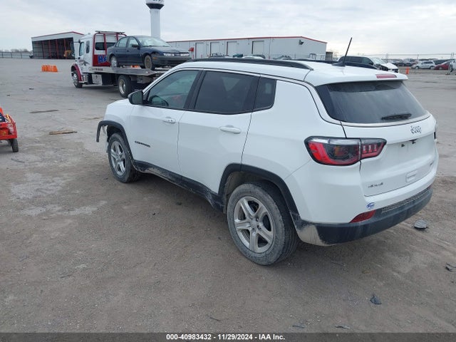 Jeep Compass Latitude 4x4 2023 3C4NJDBN6PT528092 Image 3