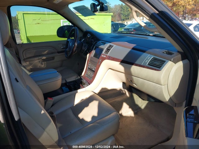 2011 CADILLAC ESCALADE 1GYS3BEF1BR178937 Photo 4
