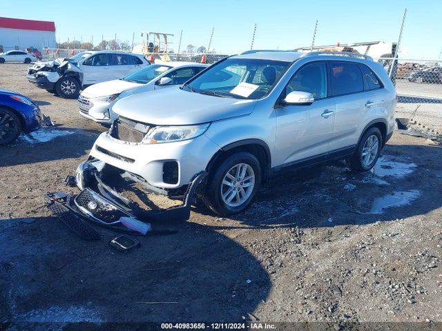 KIA Sorento Lx V6 2015 5XYKT4A75FG565074 Image 2