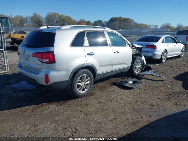 KIA Sorento Lx V6 2015 5XYKT4A75FG565074 Image 4