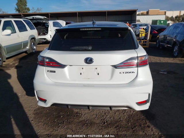 Lexus CT 200H 2016 JTHKD5BH5G2257424 Image 16