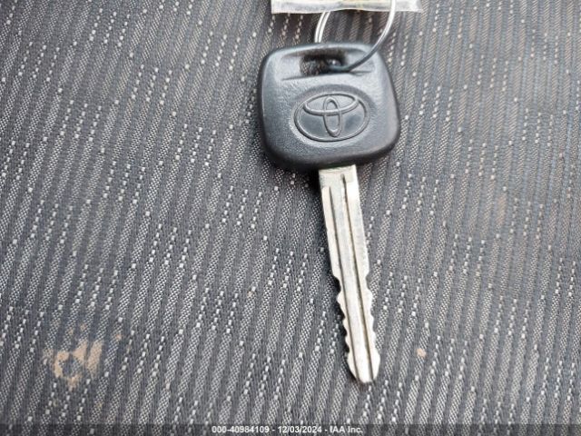 VNKKTUD33FA033015 Toyota YARIS L