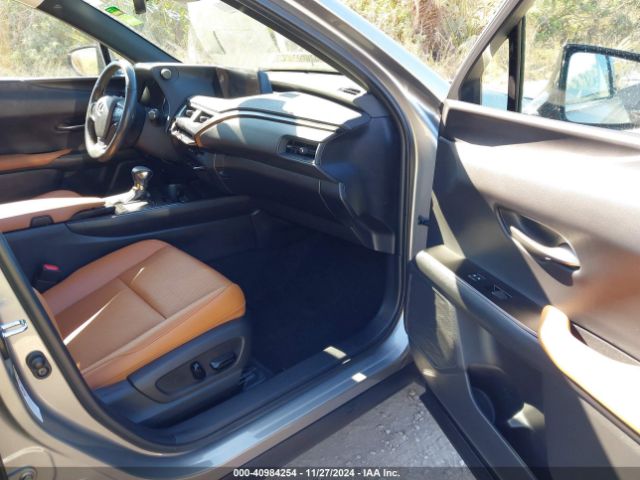 JTHY3JBH3K2003256 Lexus UX 200