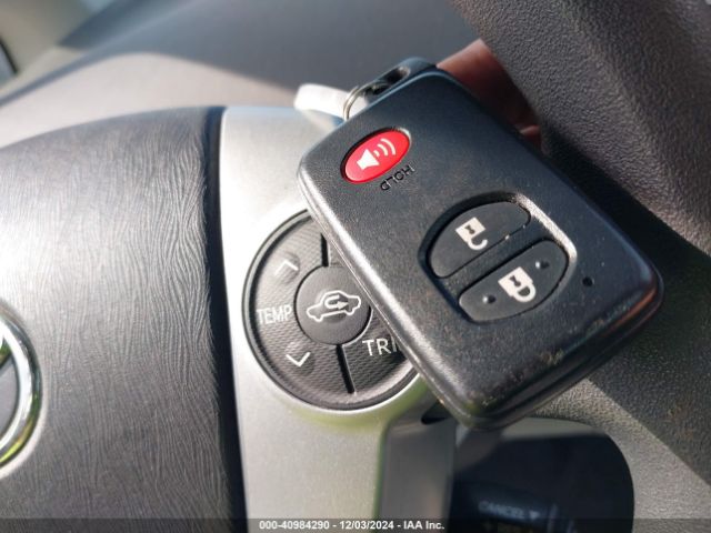 JTDKN3DU4F1913601 Toyota Prius Two