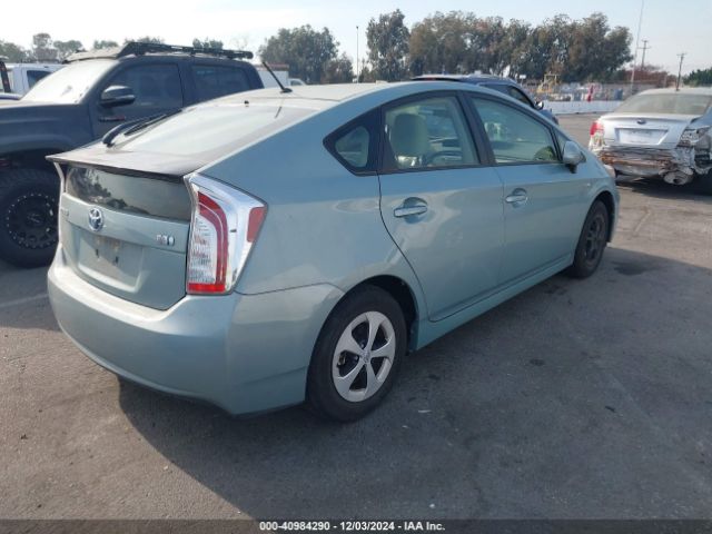 JTDKN3DU4F1913601 Toyota Prius Two