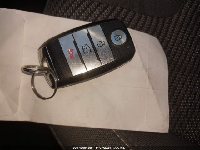 KNDCB3LCXH5092005 KIA NIRO LX