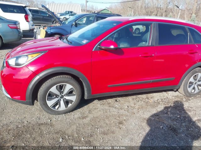 KNDCB3LCXH5092005 KIA NIRO LX