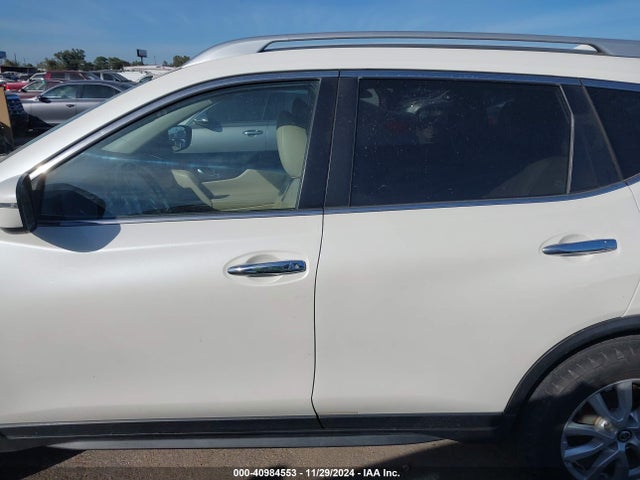 Nissan ROGUE SV 2017 JN8AT2MT4HW137225 Image 14