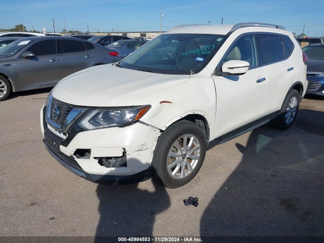 Nissan ROGUE SV 2017 JN8AT2MT4HW137225 Image 2
