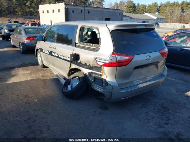2015 TOYOTA SIENNA 5TDZK3DC6FS543494 Photo 2