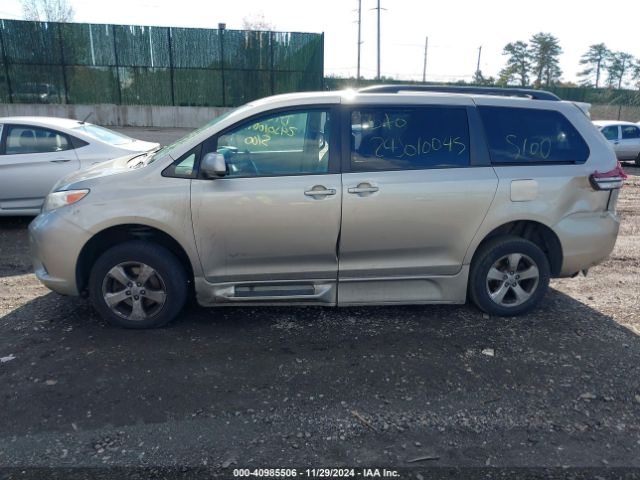 5TDKK3DC5FS593921 Toyota Sienna Le 7 Passenger
