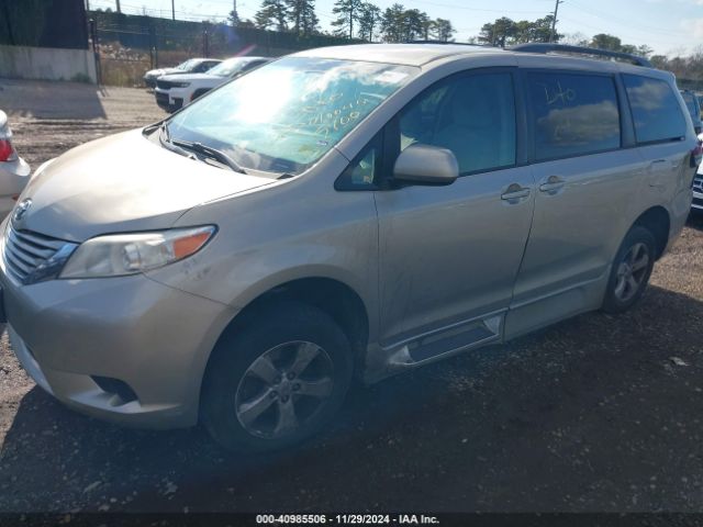5TDKK3DC5FS593921 Toyota Sienna Le 7 Passenger