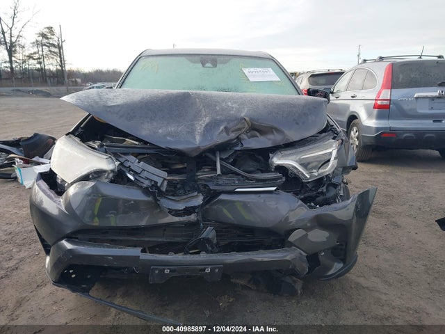Toyota RAV4 LE 2018 JTMBFREV7JJ243011 Image 12
