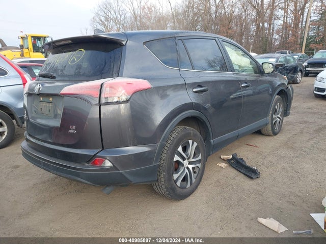 Toyota RAV4 LE 2018 JTMBFREV7JJ243011 Image 4
