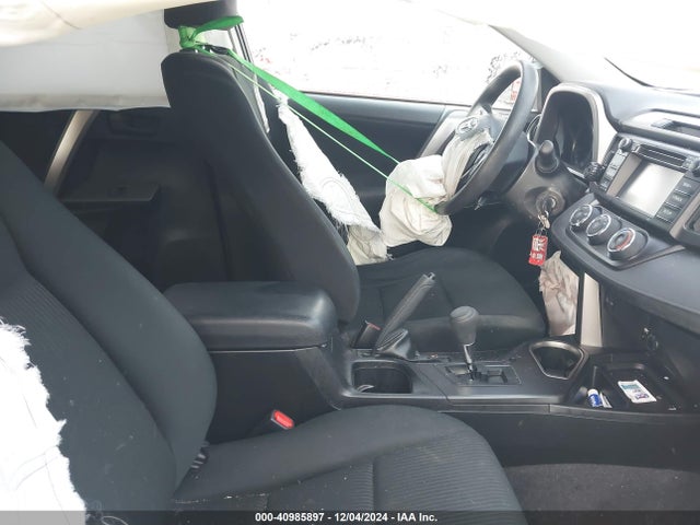 Toyota RAV4 LE 2018 JTMBFREV7JJ243011 Image 5