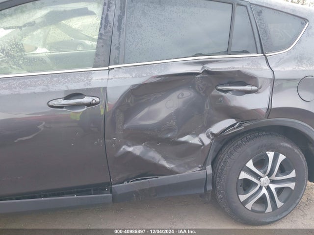 Toyota RAV4 LE 2018 JTMBFREV7JJ243011 Image 6