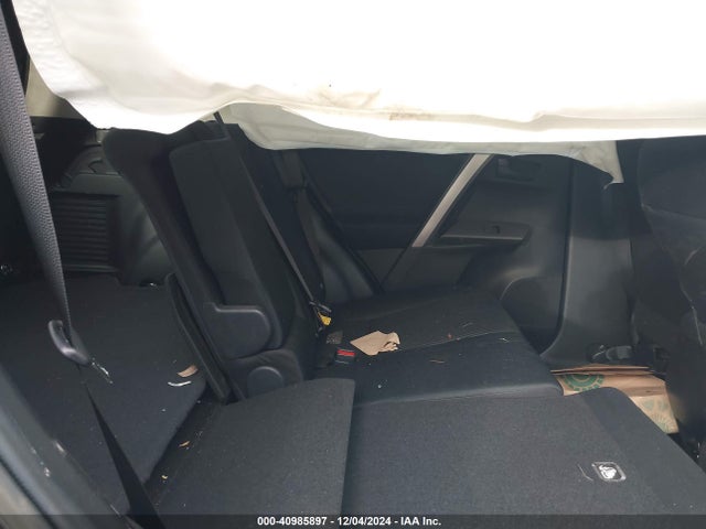 Toyota RAV4 LE 2018 JTMBFREV7JJ243011 Image 8