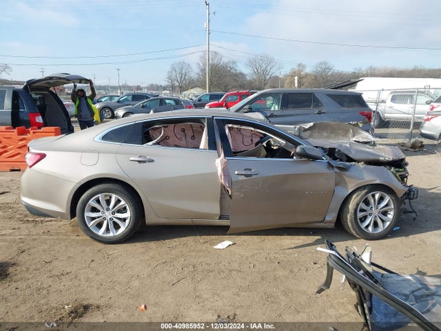 1G1ZD5ST1NF124565 Chevrolet Malibu Fwd Lt