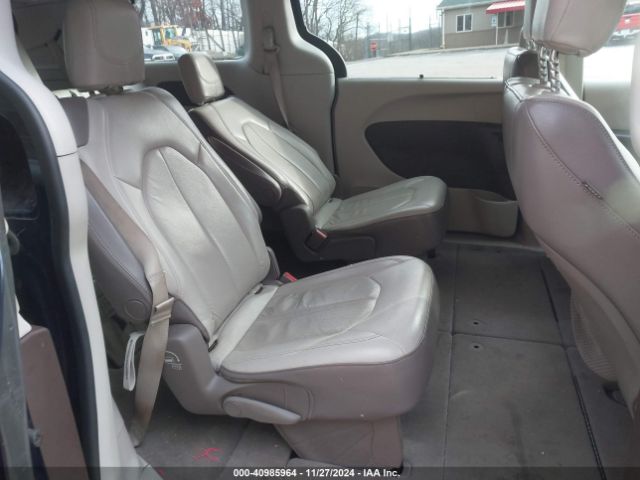 2C4RC1BG8HR823792 Chrysler Pacifica Touring-l