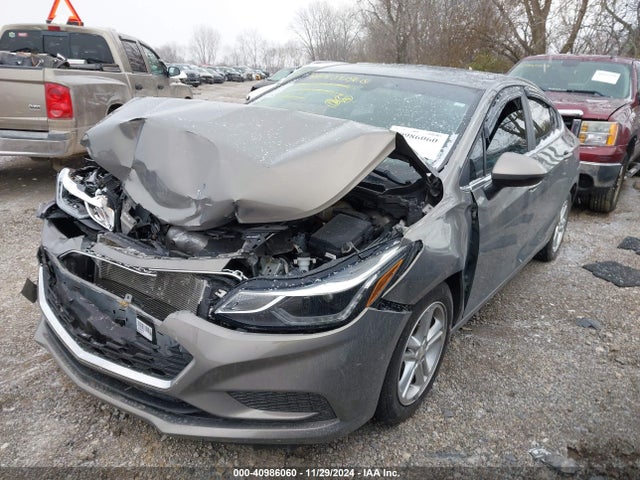 Chevrolet Cruze Lt Auto 2018 1G1BE5SM2J7183975 Image 2