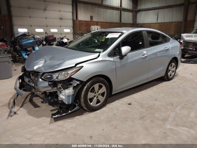 Chevrolet Cruze Ls Auto 2018 1G1BC5SM6J7132274 Image 2