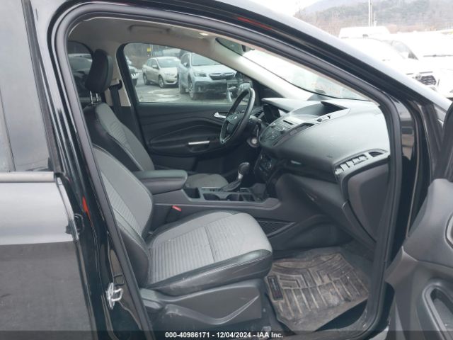 1FMCU9GD0JUA51048 Ford ESCAPE SE
