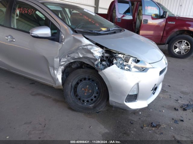 JTDKDTB39E1561353 Toyota Prius C Two