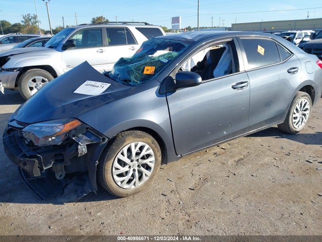 Toyota COROLLA LE 2017 5YFBURHE3HP597941 Image 2
