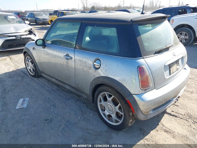 2002 MINI COOPER S WMWRE33432TD54749 Photo 2