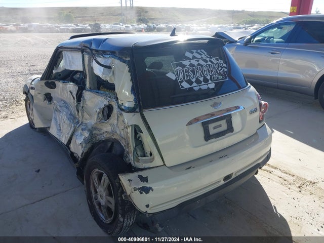 2006 MINI COOPER WMWRC33596TJ78825 Photo 2