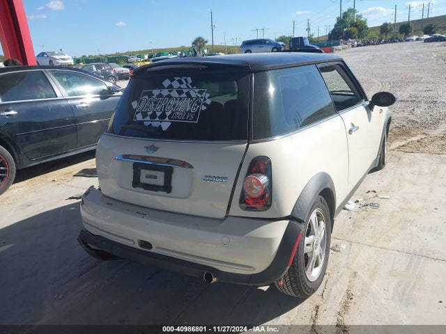 2006 MINI COOPER WMWRC33596TJ78825 Photo 3