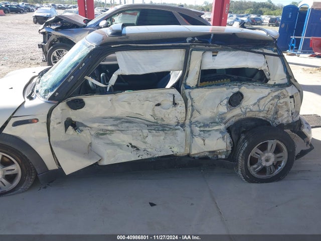 2006 MINI COOPER WMWRC33596TJ78825 Photo 5