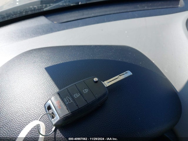 KIA Soul 2018 KNDJN2A22J7600027 Image 11
