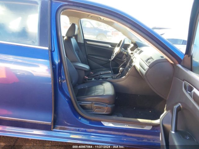 1VWAT7A33GC038163 Volkswagen Passat 1.8t R-line