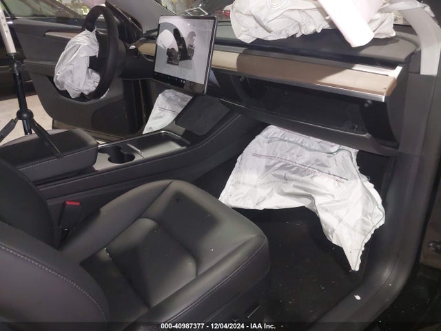 2023 TESLA MODEL Y 7SAYGDEEXPA187088 Photo 4