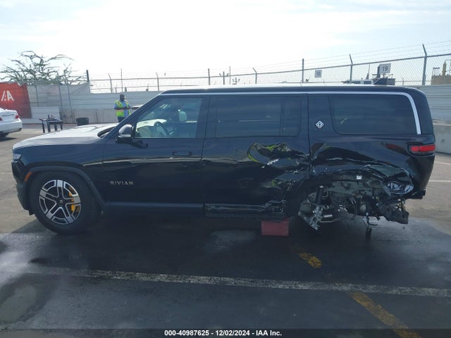 Rivian R1s Launch Edition 2023 7PDSGABL5PN008523 Image 15