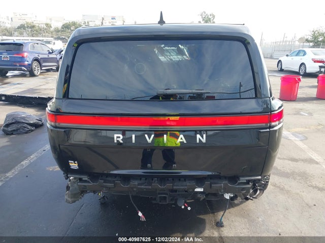 Rivian R1s Launch Edition 2023 7PDSGABL5PN008523 Image 17