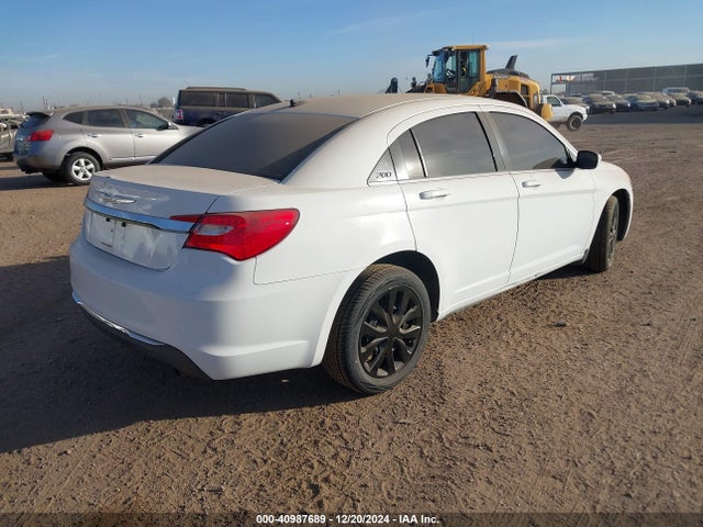 Chrysler 200 LX 2014 1C3CCBAB3EN145337 Image 4