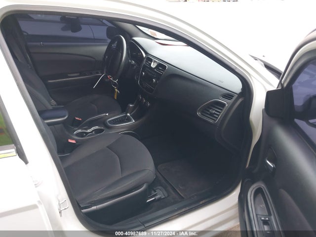 Chrysler 200 LX 2014 1C3CCBAB3EN145337 Image 5