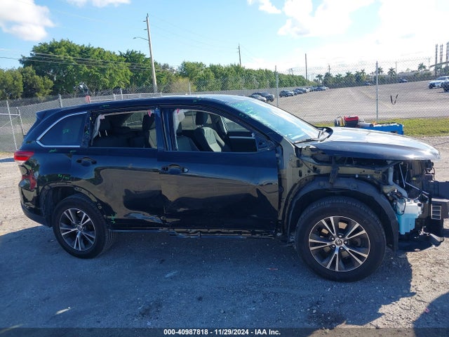 Toyota Highlander Le 2019 5TDZARFHXKS061622 Image 14