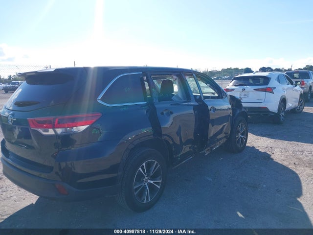 Toyota Highlander Le 2019 5TDZARFHXKS061622 Image 18