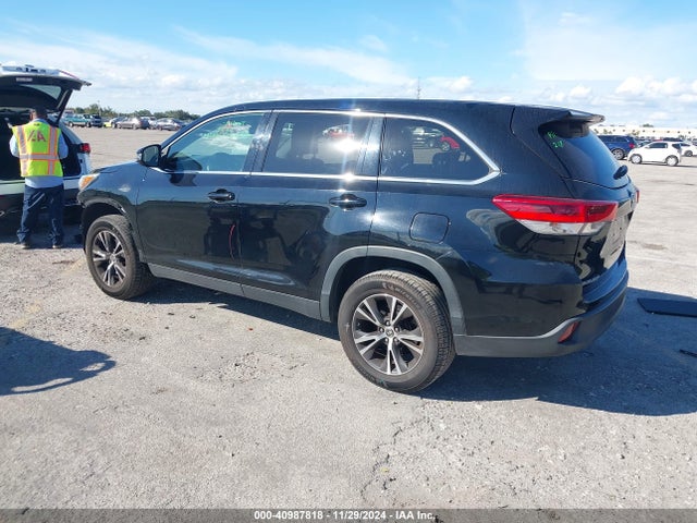 Toyota Highlander Le 2019 5TDZARFHXKS061622 Image 3
