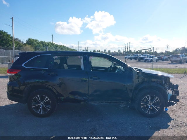 Toyota Highlander Le 2019 5TDZARFHXKS061622 Image 6