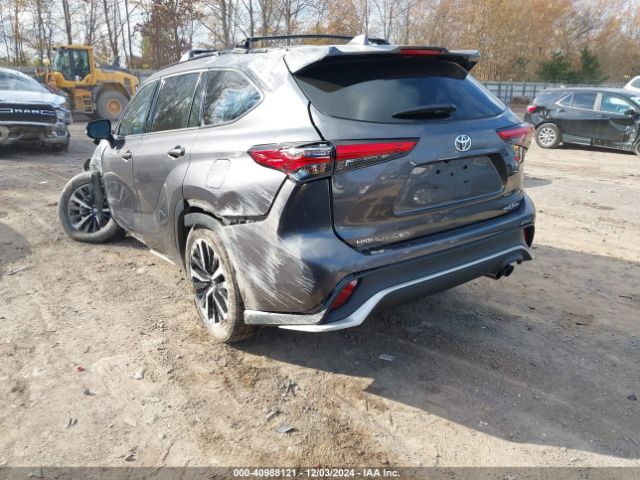 5TDLZRBH2NS218214 Toyota Highlander Xse