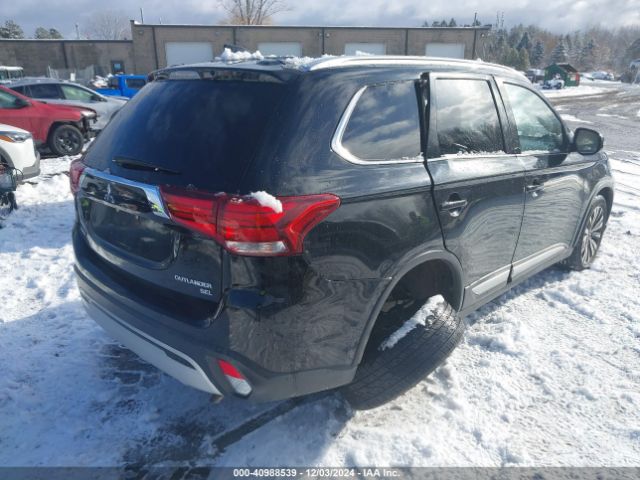 JA4AZ3A32KJ001422 Mitsubishi Outlander Sel