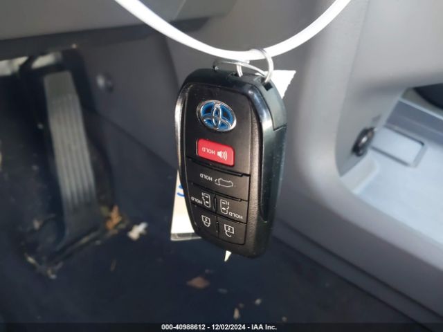 5TDJSKFC9RS140067 Toyota SIENNA XLE