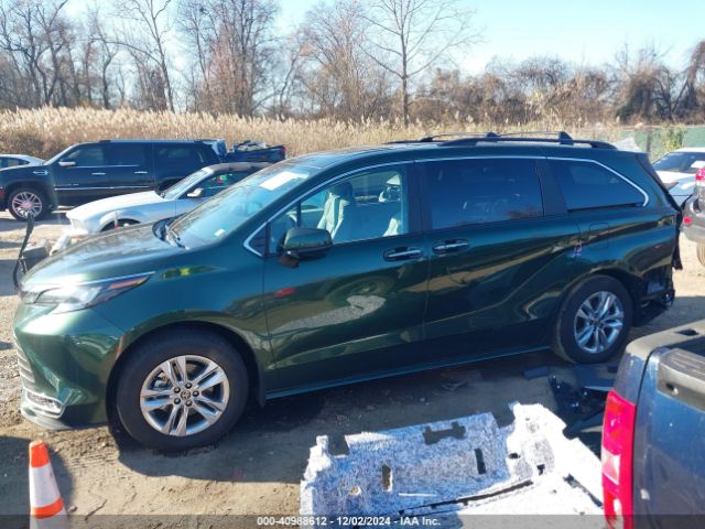5TDJSKFC9RS140067 Toyota SIENNA XLE