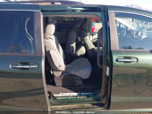 5TDJSKFC9RS140067 Toyota SIENNA XLE