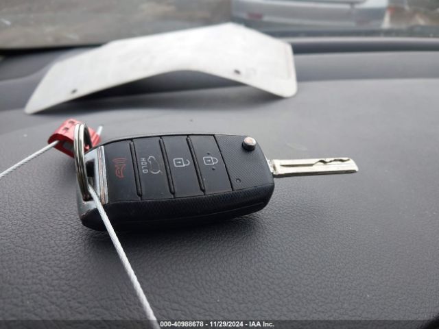 KNDMB5C12F6040647 KIA SEDONA LX